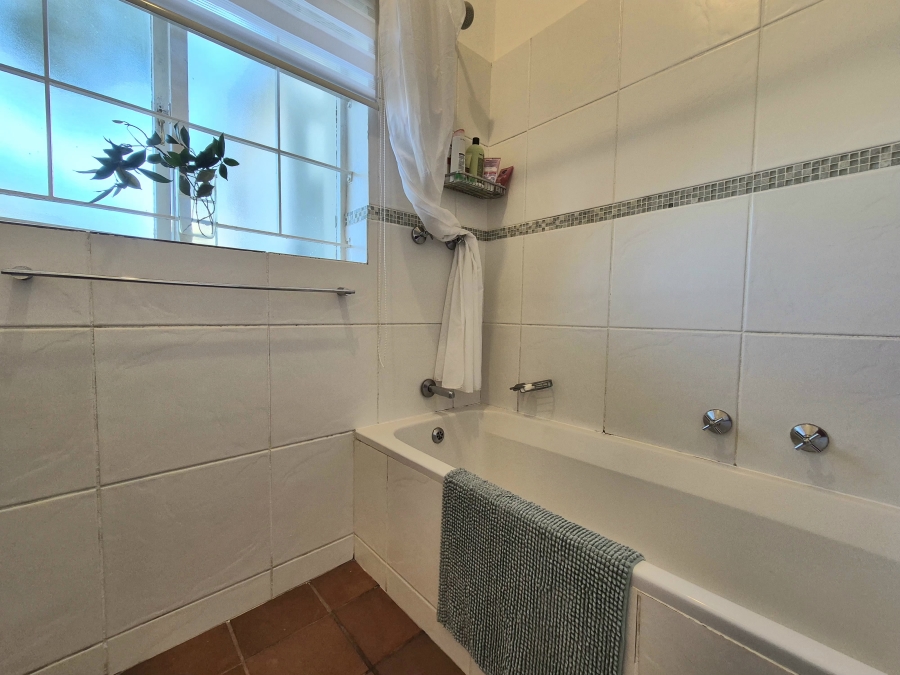 3 Bedroom Property for Sale in Wynberg Upper Western Cape